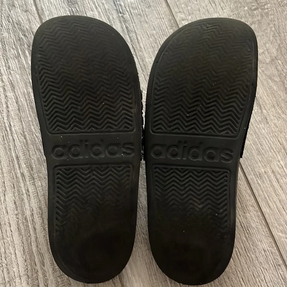 Adidas slides, sz 4 youth